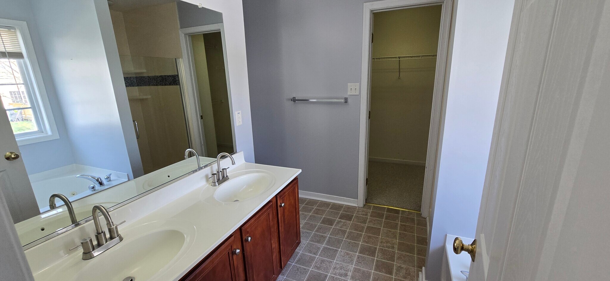 Building Photo - 848 Parkland Pl