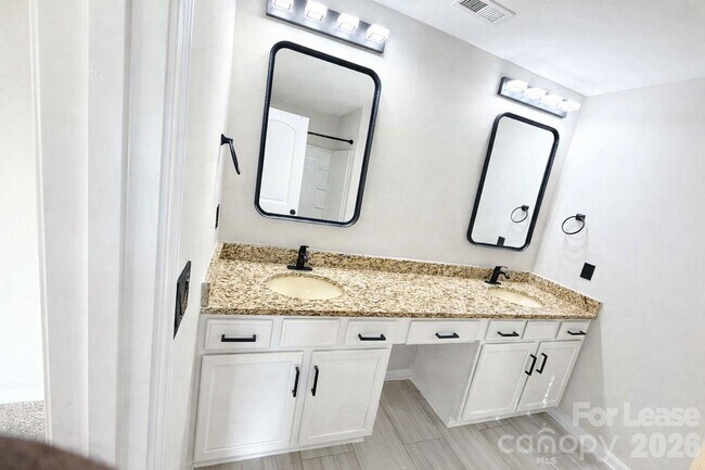 Building Photo - 12881 Clydesdale Dr