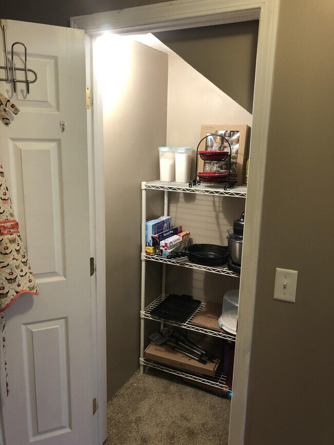 Building Photo - 2020 Grandview Dr