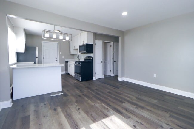 Building Photo - 4 Bedroom Cape Cod