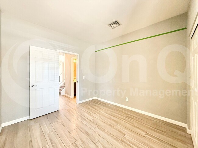 Building Photo - 4695 W Ivanhoe St