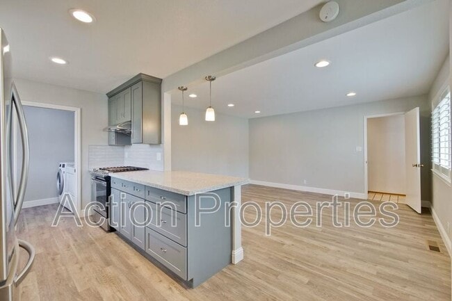 Building Photo - 1650 Goldfinch Way