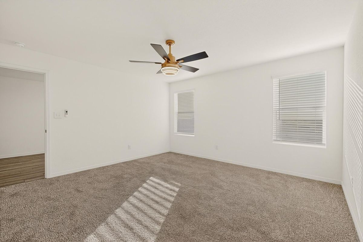 Building Photo - 361 Wren Ln