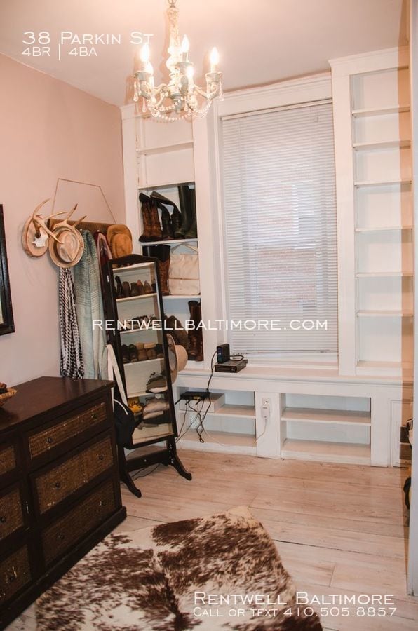 Building Photo - 38 Parkin St