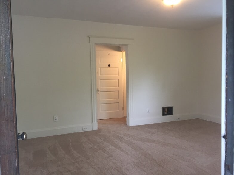 bedroom - 3323 Emerson Ave