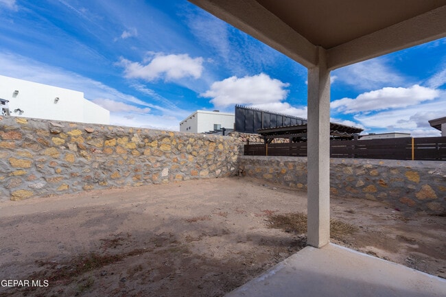Building Photo - 252 Emerald Sun Dr