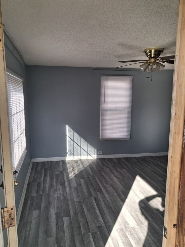 Building Photo - 2005 E Laurel St