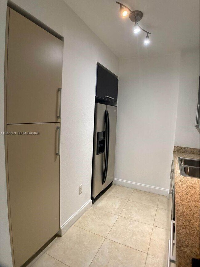 Building Photo - 500 NE 29th St