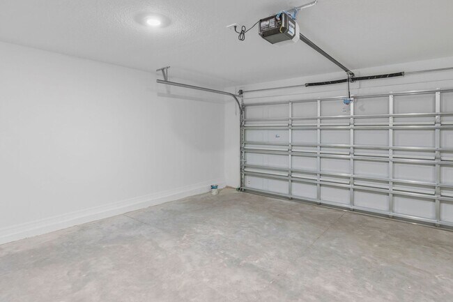 Building Photo - 2155 Lone Oak Ln