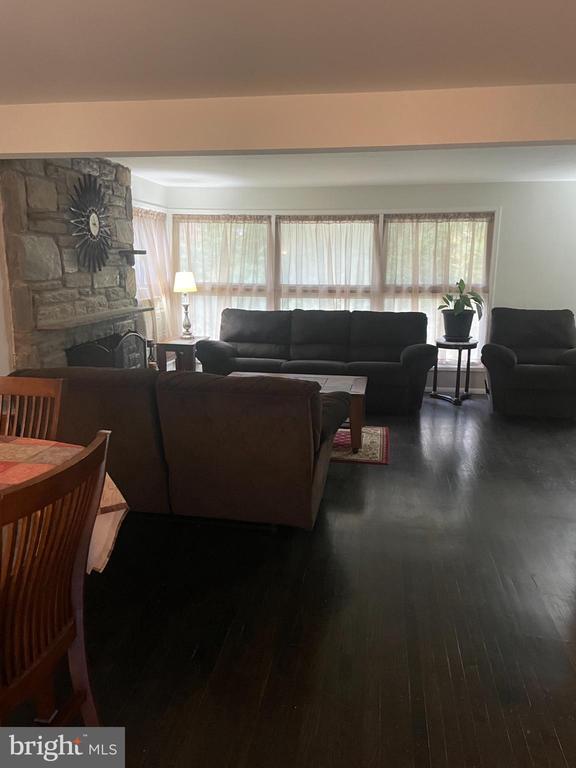 Building Photo - 54 War Trophy Ln