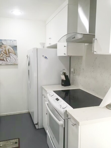 Building Photo - 3512 Pacific Ave