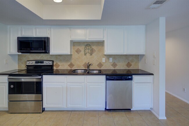 Building Photo - 14777 Wunderlich Dr