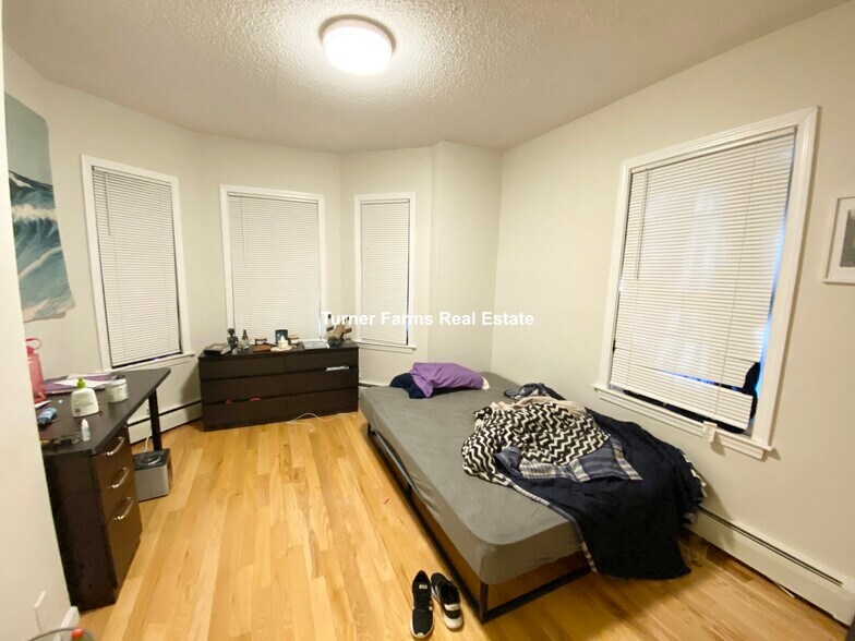 Building Photo - 6 Bickford Ave