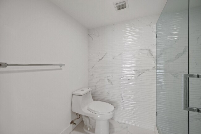 Building Photo - 900 Ocean Dr