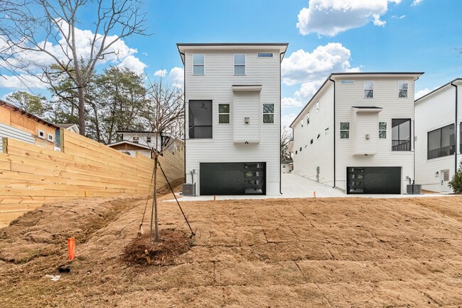 Building Photo - Modern 4-bedroom, 4-bathroom Home in Durham, NC