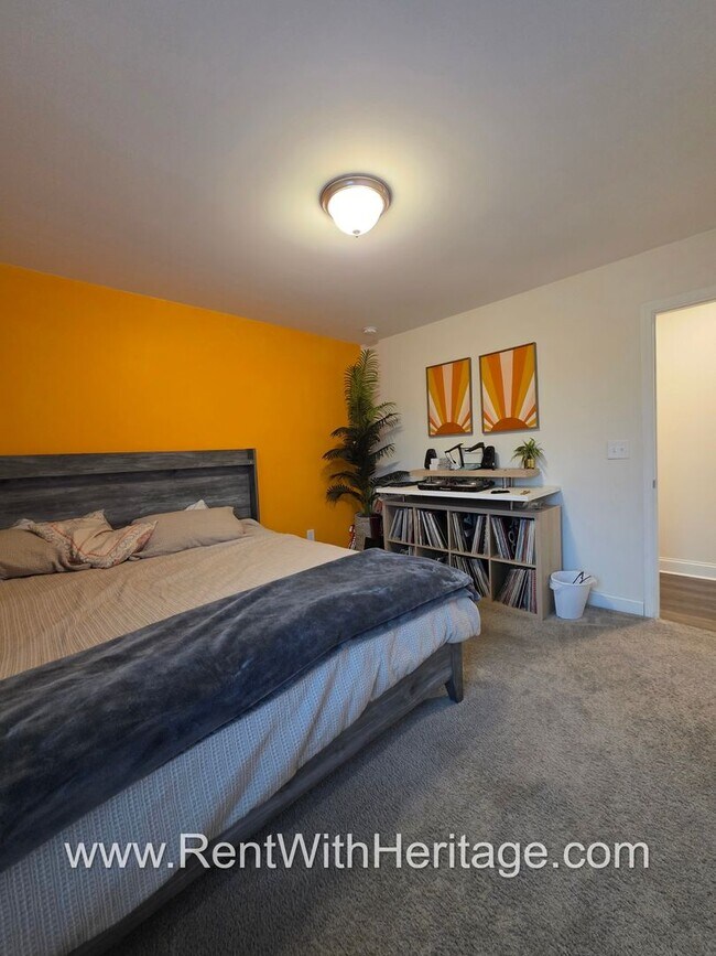 Building Photo - Amazing 5 Bedroom/ 3 Bath Home in Sweetwater, a Swim Tennis Community/ Attention to Detail / Grea...