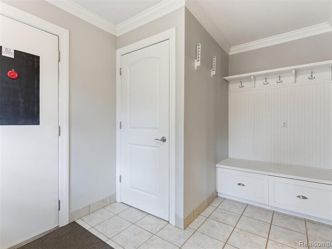 Building Photo - 4495 Maybee Rd