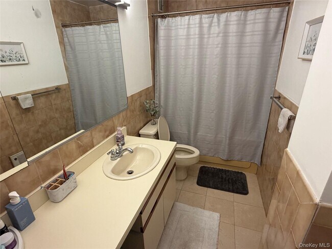 Building Photo - 360 Shore Rd