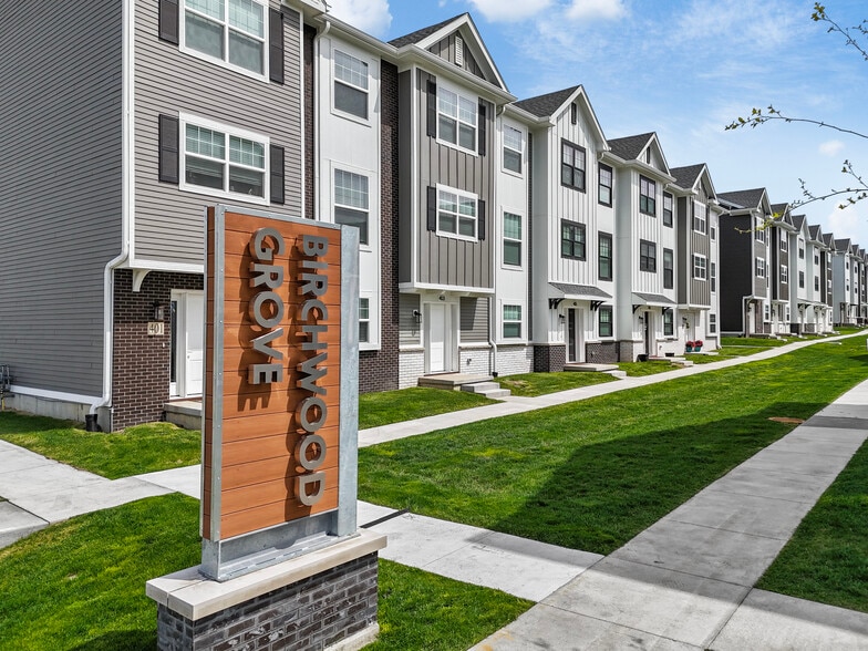 Building Photo - Birchwood Grove