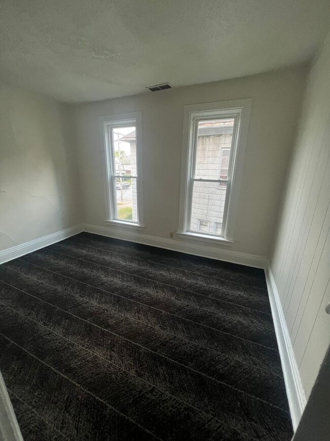 Primary Photo - 508-10 E 6th St