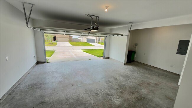 Building Photo - 7123 Glennwick Grv Ln