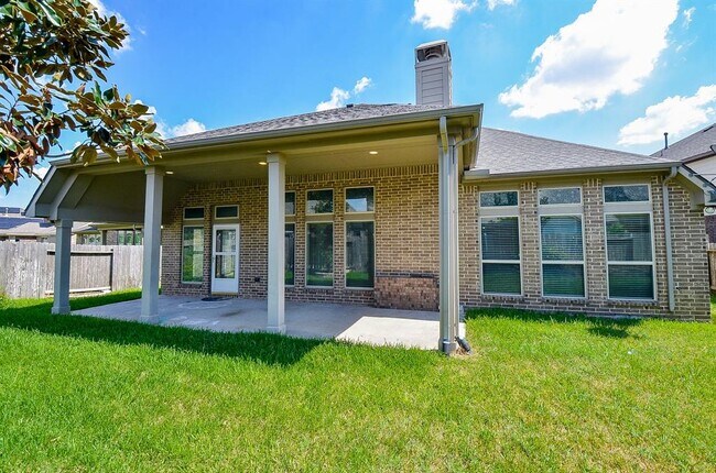 Building Photo - 27011 Cliff Pointe Ln