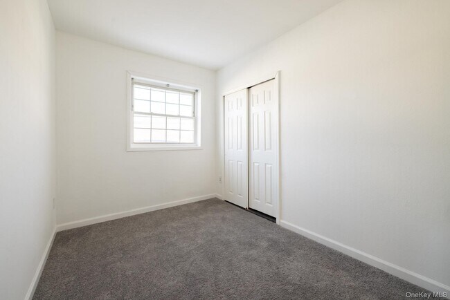 Building Photo - 1550 Montauk Hwy