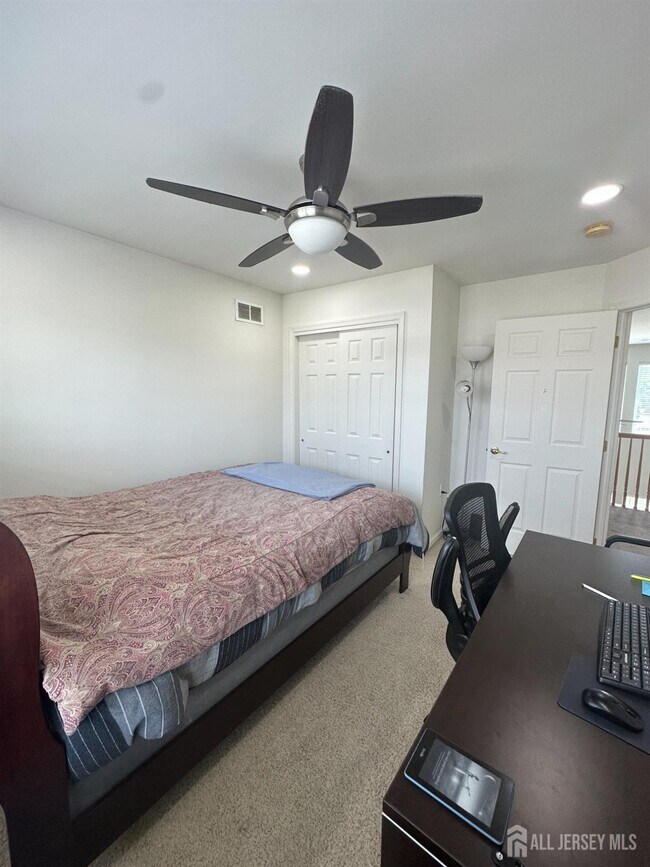 Building Photo - 25 Eddington Ln