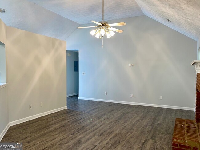 Building Photo - 99 Creek Cir