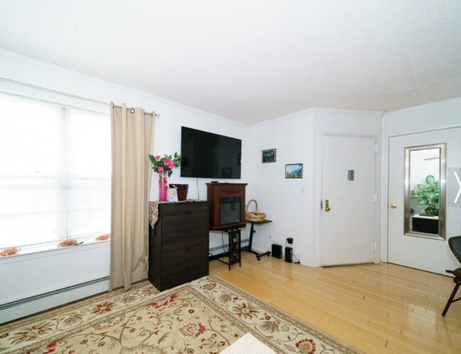 Building Photo - 151 W 117th St