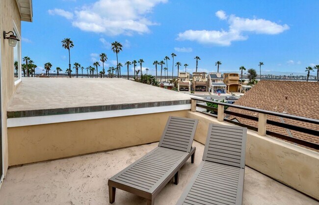 Building Photo - Furnished Stunning 3bd/ 3ba Ocean Beach de...