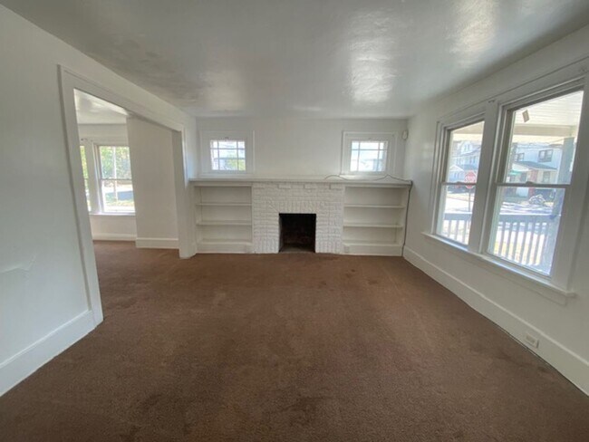 Building Photo - Welcoming 5BR/3BA with Dining Room & Laundry—Minutes to UA and Downtown