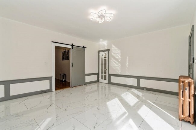 Building Photo - 41-43 Poe Avenue Unit First Floor