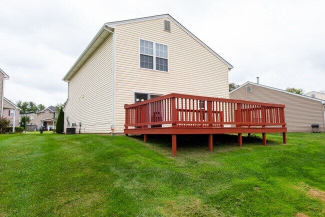 Building Photo - Beautiful Townhouse for Rent
