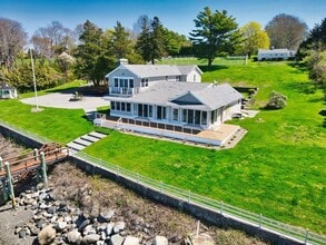 Building Photo - 149 Nanaquaket Rd