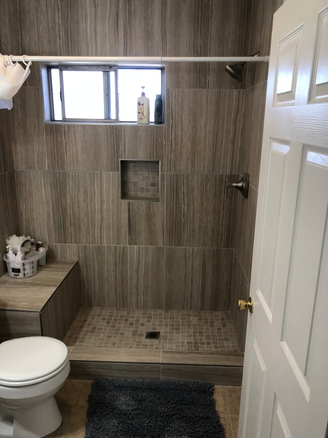 Building Photo - 2418 Edding Dr