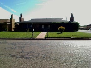 Building Photo - 925 Minter Ln