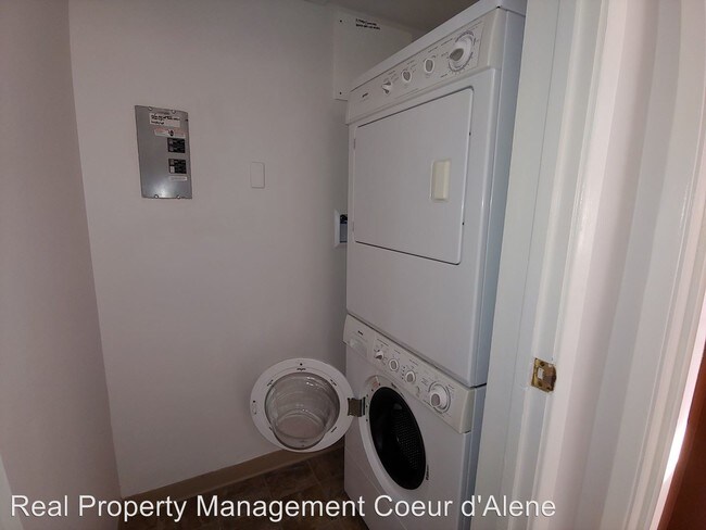 Building Photo - 2 br, 1.5 bath House - 2316 French Gulch #1