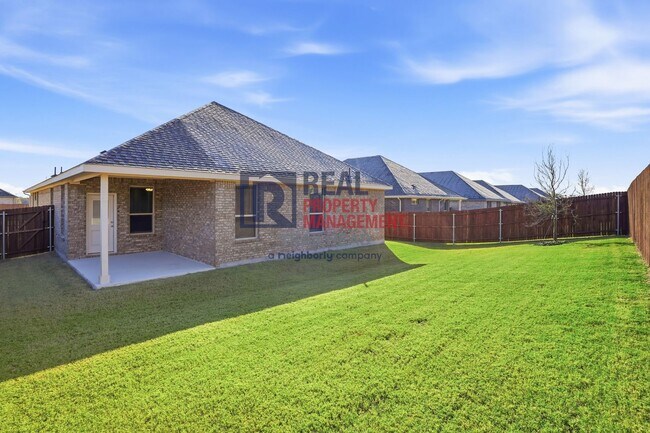 Building Photo - Spacious 5-Bedroom Home with Contemporary Living Spaces