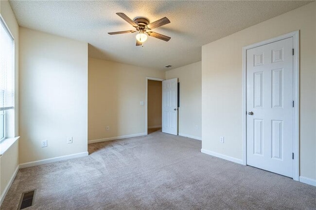 Building Photo - 43 Middlebrook Dr