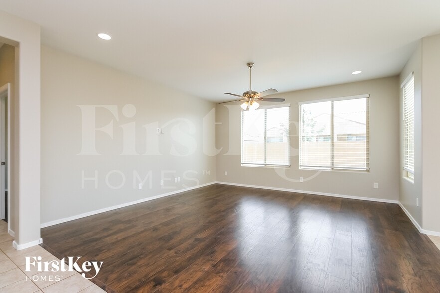 Building Photo - 925 W Danish Red Trail