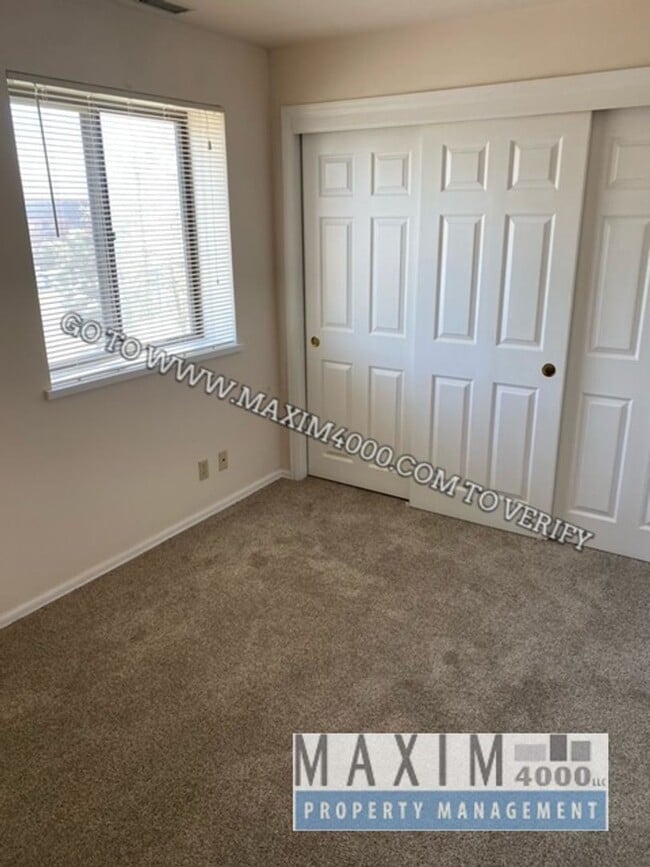 Building Photo - 1111 Horizon Dr