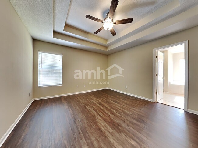 Building Photo - 12333 Anarania Dr
