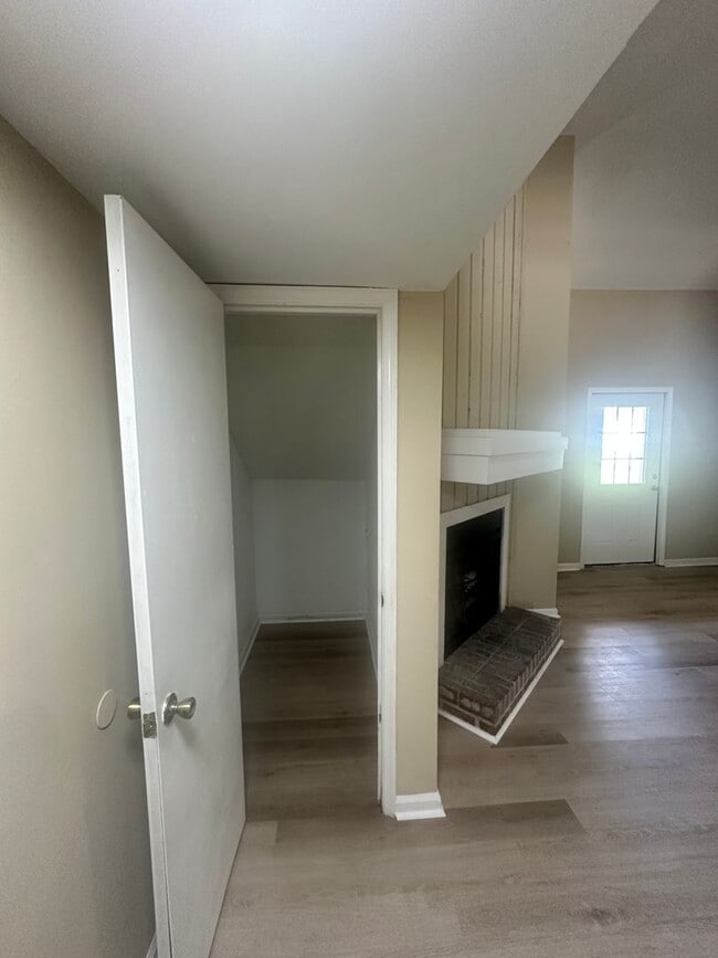 Building Photo - 2 Bedroom/2 Bath Townhome in Valdosta