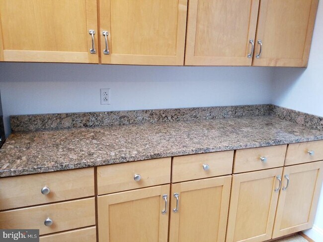 Building Photo - 104 S 13th St