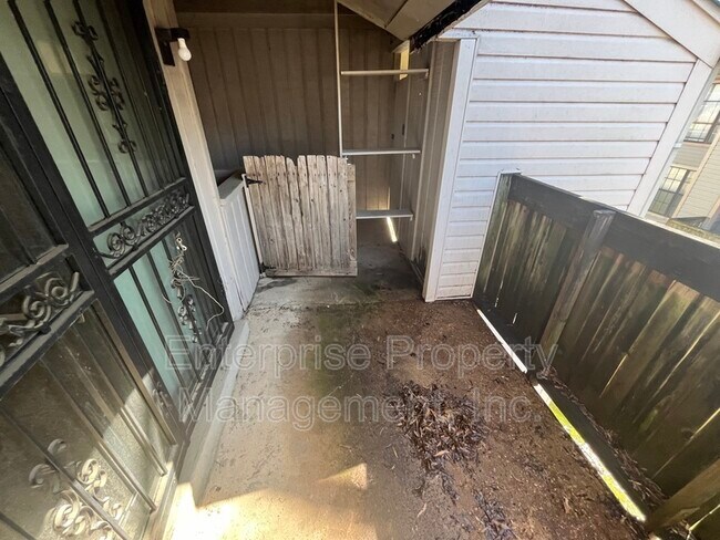 Building Photo - 2827 Sonora Dr