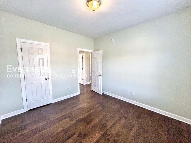 Building Photo - 503 Castleview Dr