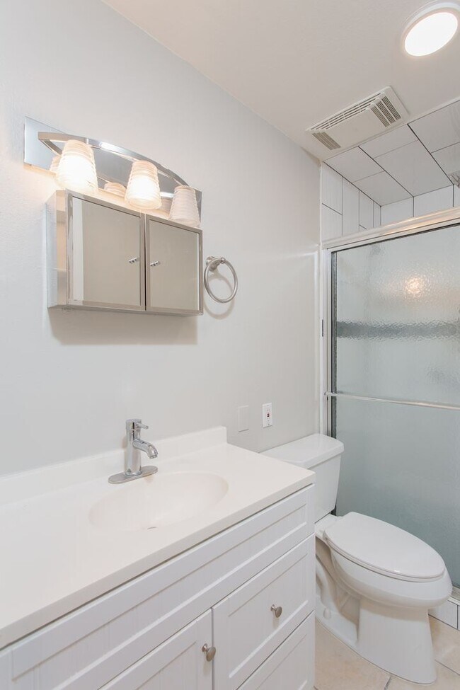 Building Photo - Beautiful Townhome in Alamo Heights!!