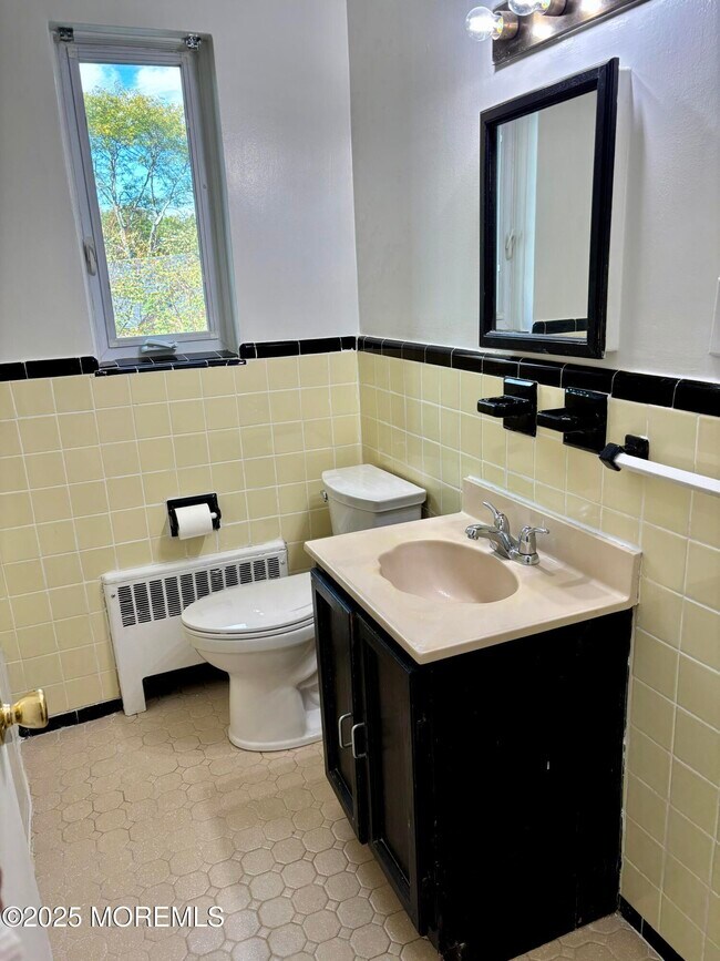 Building Photo - 283 Spring St