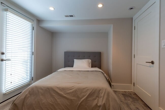 Building Photo - 2214 Flagler Pl NW